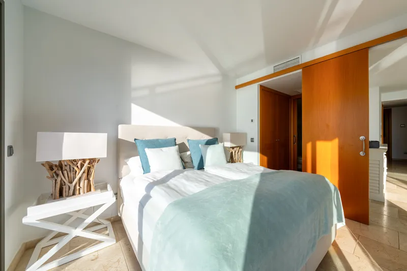Exclusive apartment on the first sea line — photo 9