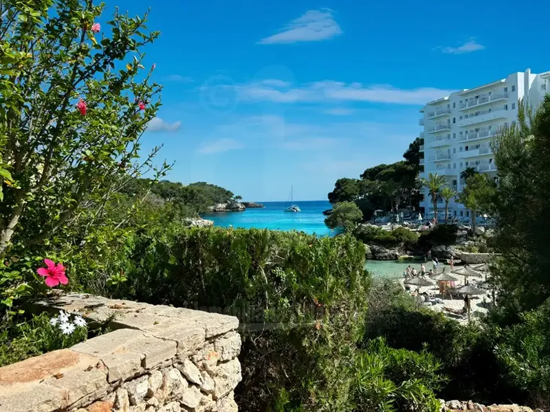 Exclusive ground floor apartment on the first line of the sea, with direct private access to Cala Ferrera beach. — photo 1