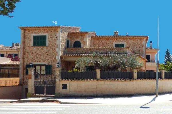 Traditional Mediterranean villa with pool in Portol near Palma — photo 1
