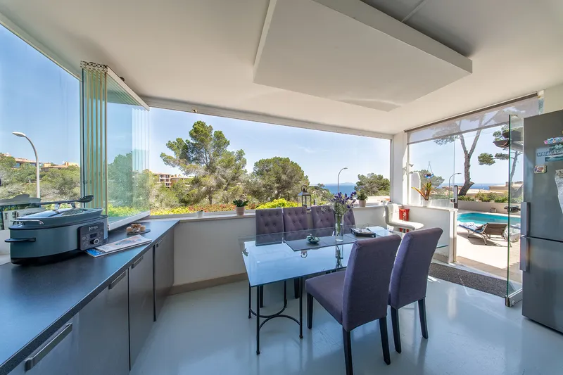 Sea-view villa with development potential in a prime location — photo 11