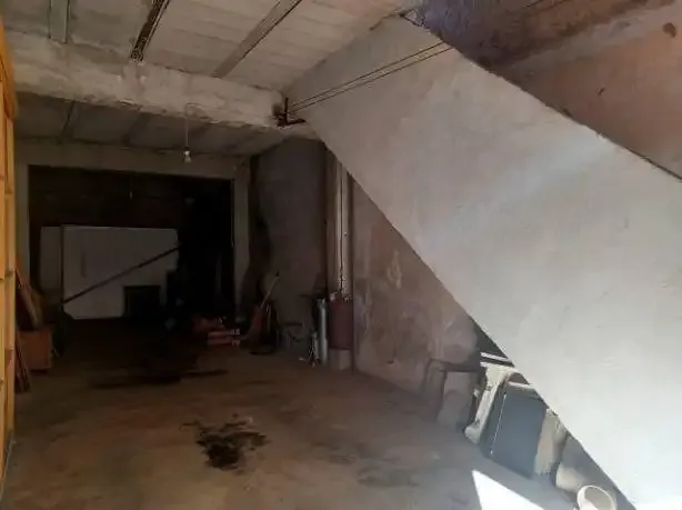 Building with construction license for a duplex with garage on ground floor, on first floor a room — photo 3