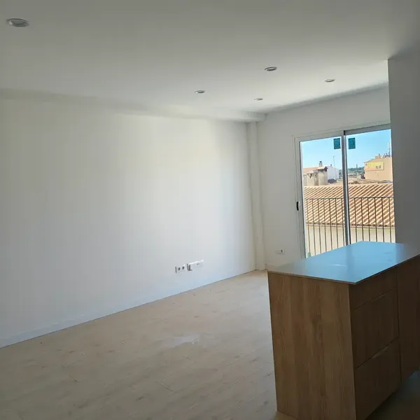 Penthouse for sale with 3 bedrooms with wardrobes and 2 bathrooms with furnished kitchen with hob, hood, dishwasher, fridge-freezer, laundry room — photo 9