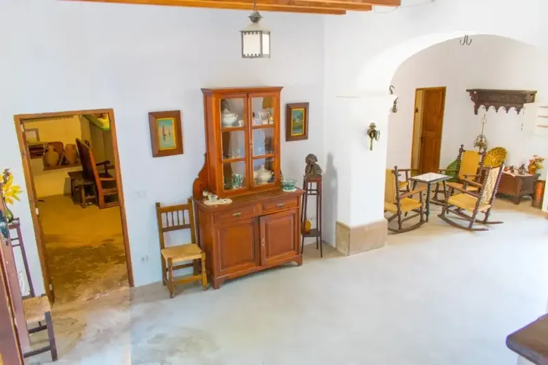 This is one of the few opportunities to buy an impressive and traditional finca and a piece of Mallorcan history to go with it. — photo 10