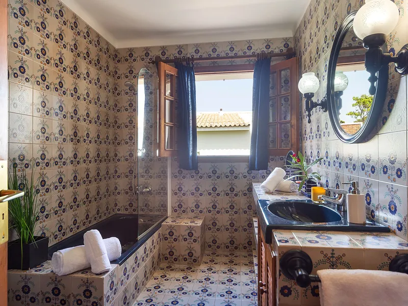 Villa with private access to the beach in Malpás available for rent — photo 10
