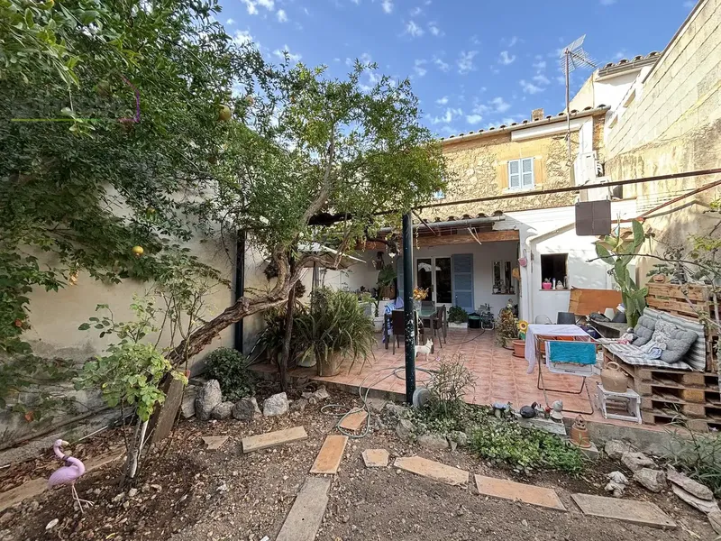 Characterful house fully renovated in Binissalem. Large living-dining room with fireplace, furnished and equipped kitchenette, two bedrooms — photo 7
