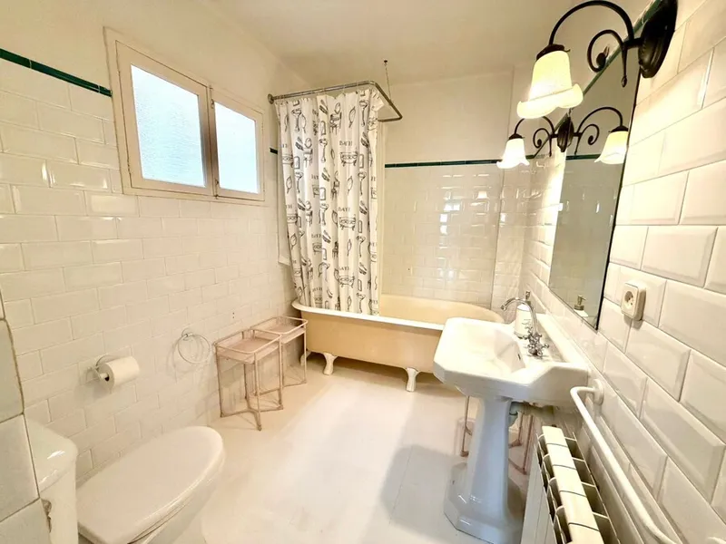 Spacious and Bright Old Town Apartment in Palma — photo 10