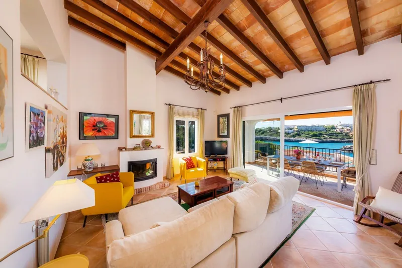 Impressive Cliffside Villa with Uninterrupted Views — photo 6