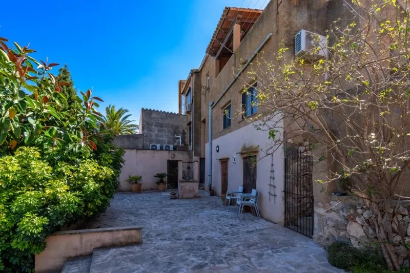Family house with large plot, beautiful sea views and great potential in S'Alqueria Blanca — photo 1