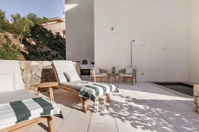 Stylish Sea-View Residence in Cala Major with Private Pool and Terrace — photo 1