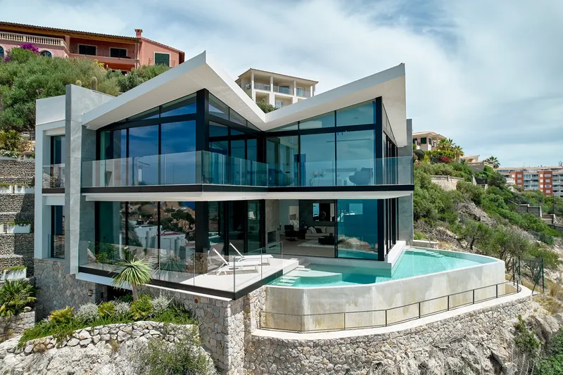 State-of-the-art villa with stunning sea views, overlooking the bay of Santa Ponsa — photo 1