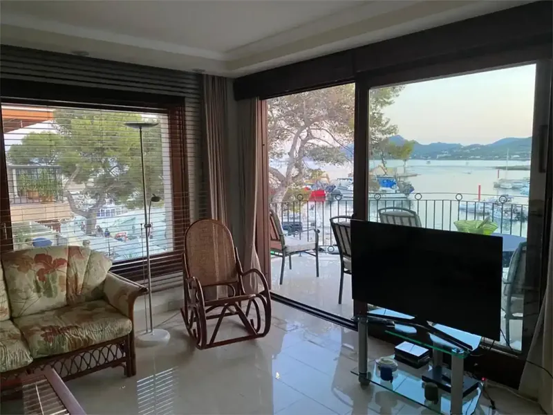 Vivienda con impresionantes vistas del puerto marítimo, costa y paseo marítimo de Cala Ratjada. Amplio salón-comedor con salida a terraza co — photo 8