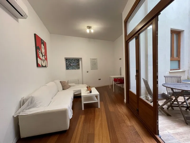 Apartment with private patio, one bedroom, New Courthouse area, Palma Old Town — photo 3