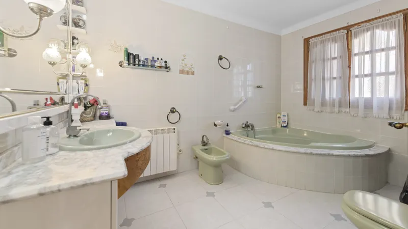 Spacious villa in Bahia Blava for sale to renovate with pool — photo 10