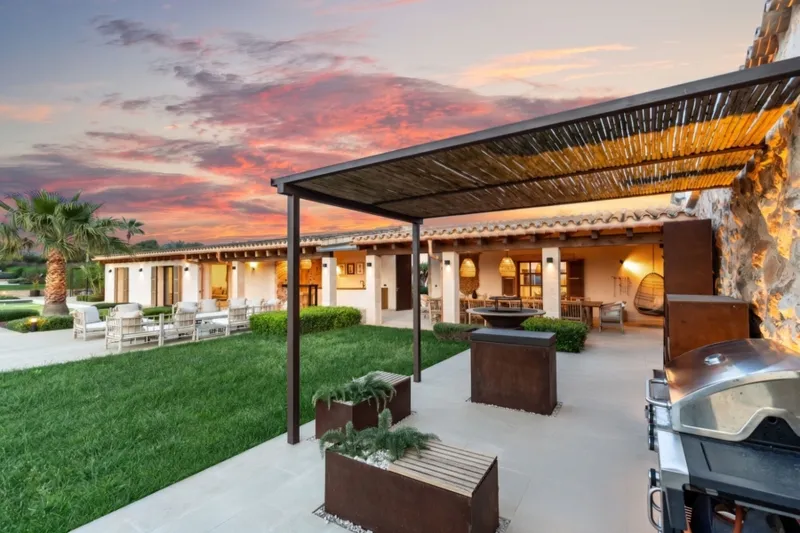 Unique retreat with 2 guest houses and panoramic views — photo 7
