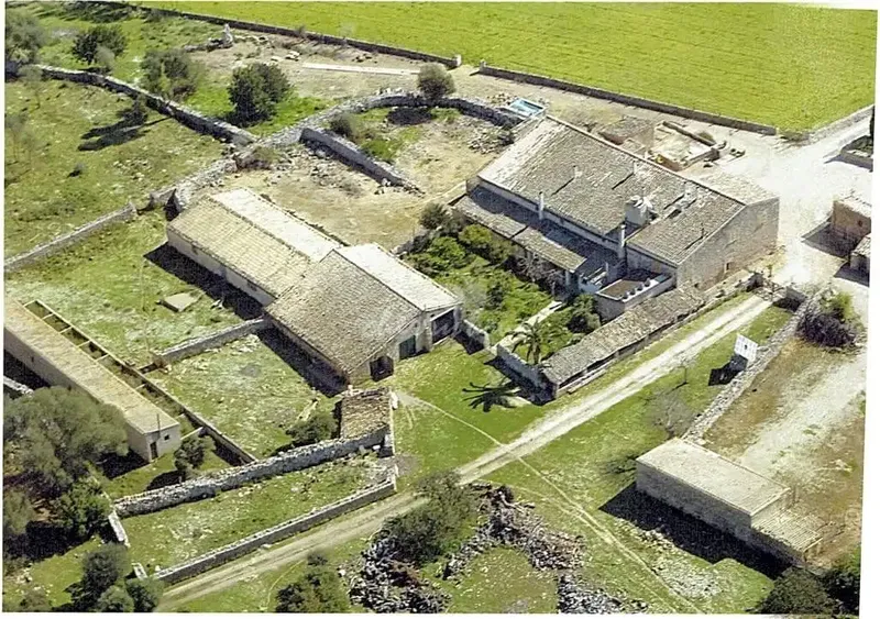 The exclusive estate of Son Marrón, from the ancient segregations of the Islamic farmstead Beni-Taref, documented as early as 1232 — photo 1
