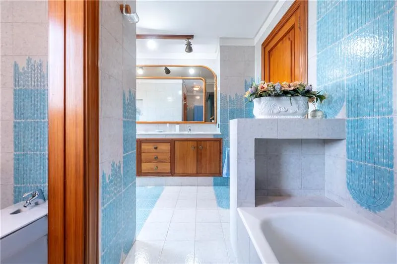 Detached villa with swimming pool on a plot of approx. 859 m² — photo 12