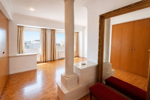 Son Armadams, exclusive penthouse with spacious L-shaped terrace and views over Palma, the harbour and the cathedral — photo 12