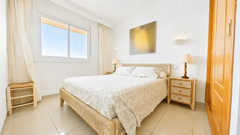 Exclusive apartment for rent on the seafront with spectacular sea views in Cala Millor — photo 5