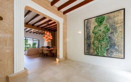 Renovated townhouse in Felanitx – with natural stone, wooden beams and stone staircase — photo 2