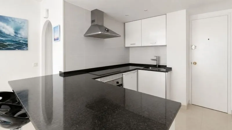Illetas - Front-line apartment to renovate with sea view — photo 12