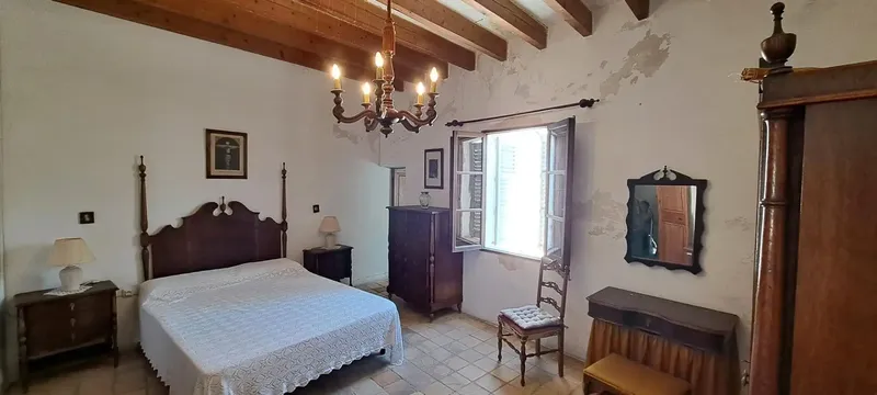 Beautiful and spacious village house in Arta, in need of renovation, privileged and central area, plot 133 m2. The house has 330 — photo 5
