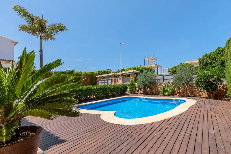 House in Puig de Ros - Inviting and low-maintenance outdoor area with pool — photo 3