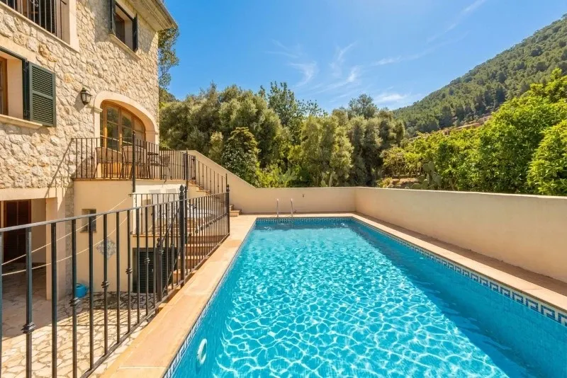 Charming village house with mountain views, garage and pool in Alaró — photo 1