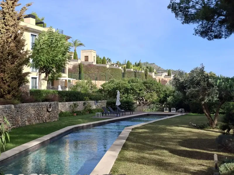 Located in one of the most prestigious residential complexes in southwest Mallorca, in the coveted area of Camp de Mar, this is offered — photo 2