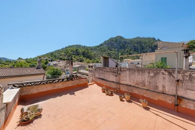 Traditional village house with roof terrace for sale in Caimari, Mallorca — photo 1