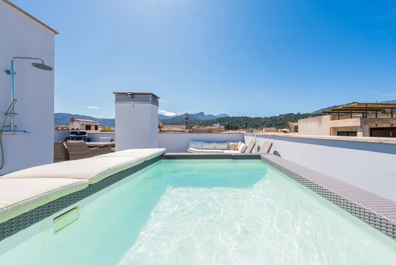 Close to all amenities apartment for sale in Pollença Pueblo with mountain view and roof terrace — photo 1