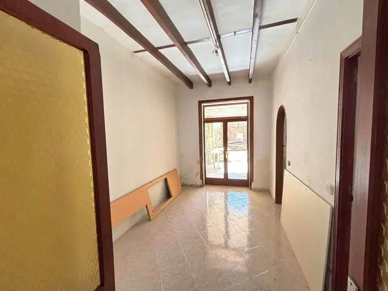 Centrally located house close to all services, just 5 minutes from the town hall square, with multiple options — photo 8
