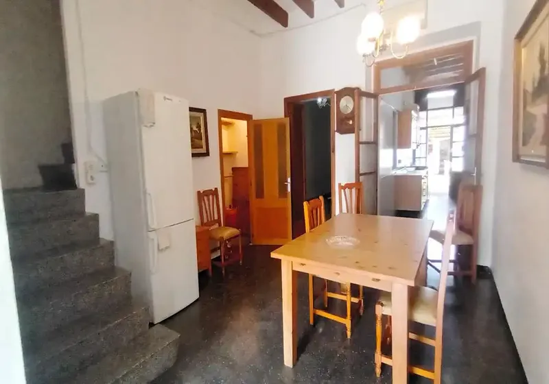Well-maintained 2-storey village house with great potential, large garage, interior patio in the center of Es Llombards - Santanyí — photo 10