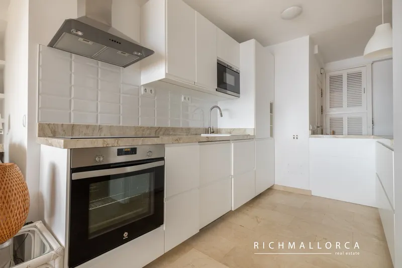 Flat with unique views on the seafront in Illetas — photo 10