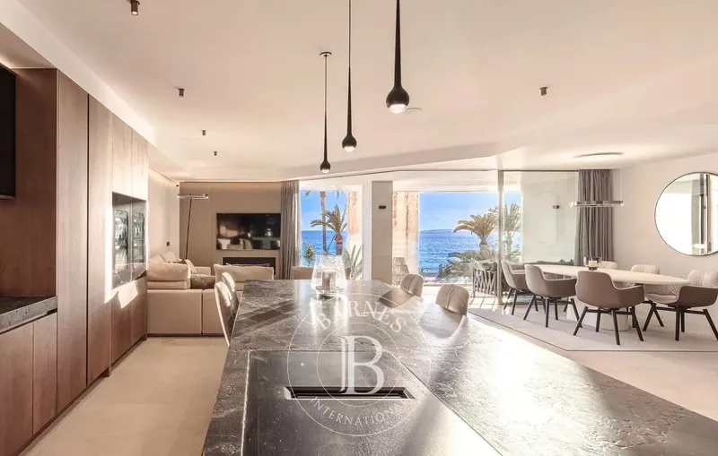 Frontline apartment with sea views in Portixol, Palma — photo 2
