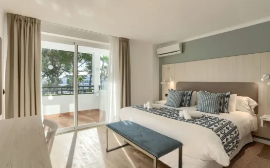 Furnished apartment with hotel service & 5% rental yield in Portocolom Mallorca — photo 1