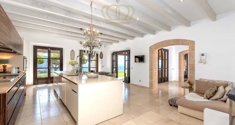 Luxurious first-line sea view villa with pool in Port Andratx - for rent — photo 3