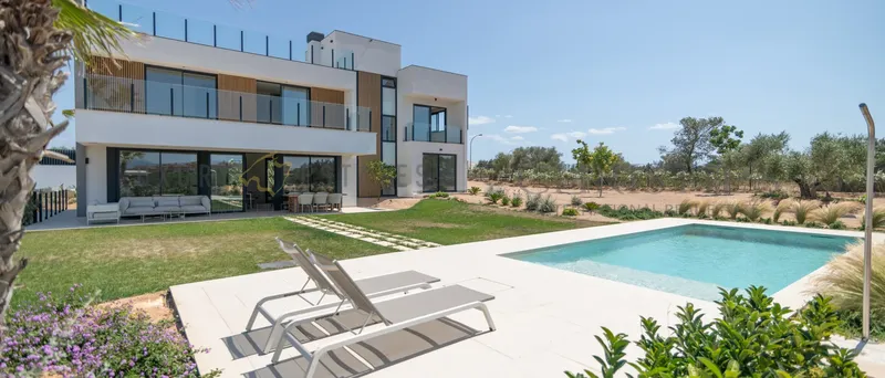 Modern luxury villa in Son Gual featuring sustainable timber construction — photo 2