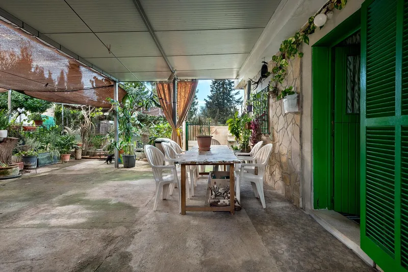 House — photo 1