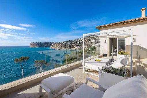 Puerto Andratx, pure sea views in Port Andratx – frontline villa with heated pool — photo 9
