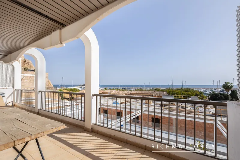 Beautiful nautical flat on the first line of a prestigious yacht club — photo 1