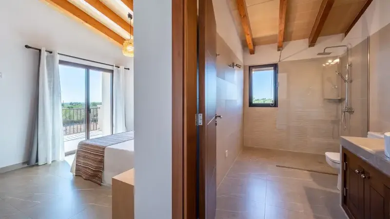 Seasonal rental or maximum one year. Charming rustic finca for rent between Santanyí and Cas Concos. This beautiful brand-new finca has been — photo 12