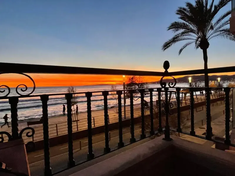 Apartment on the first line of El Molinar, with balcony/terrace, unbeatable views of the Bay of Palma. — photo 10