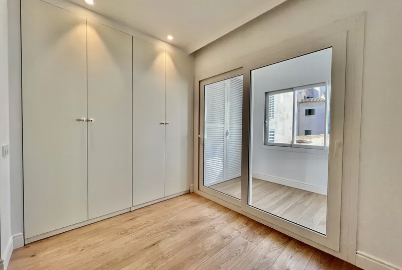 Fully renovated apartment ready to move into in Palma — photo 11