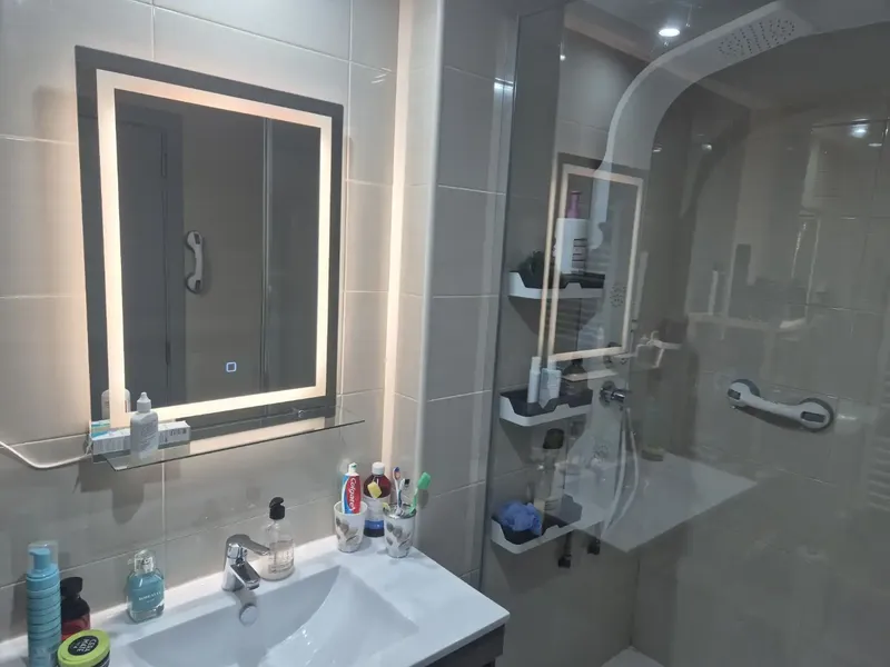 Apartment for sale in Cala Millor, in a quiet area, with two bedrooms with built-in wardrobes, a bright living room and a furnished kitchen — photo 6