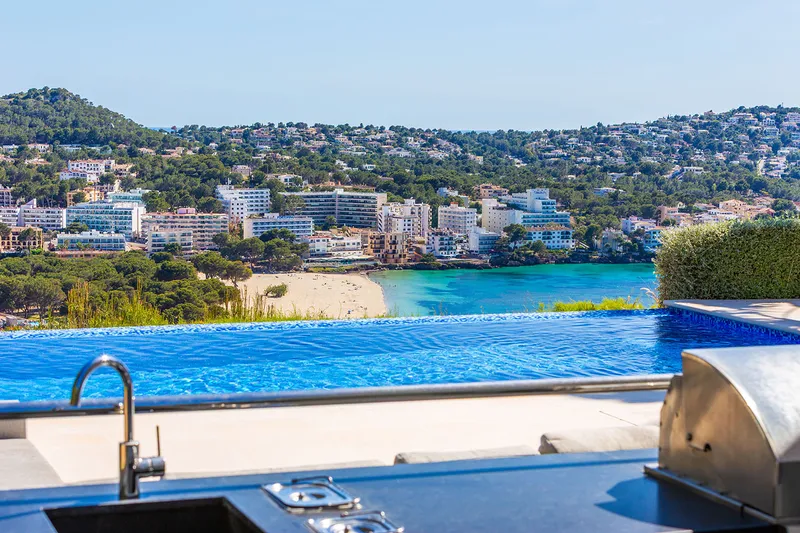 Modern luxury villa with magnificent views — photo 1