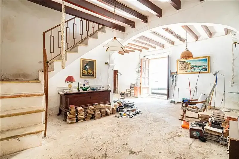 Character house to renovate in the center of Costitx, 216m² approx., distributed over 2 floors, large living-dining room of 60m² approx. — photo 1