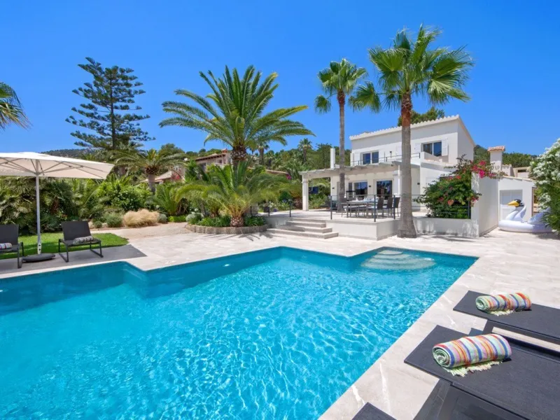 Villa within walking distance to the center of Port Andratx with holiday rental license and high privacy - Port d'Andratx - 3 bedrooms, 154 m² — photo 1