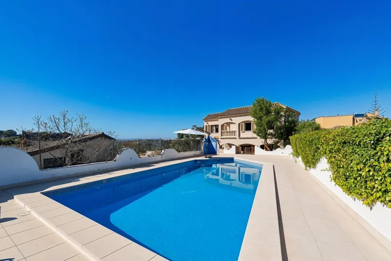 House with land — photo 1