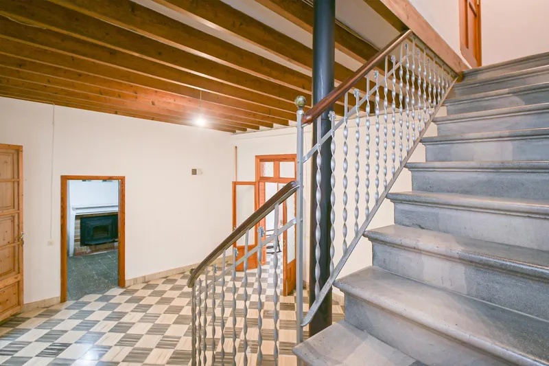 Village house in the center of Costitx with renovation potential — photo 4