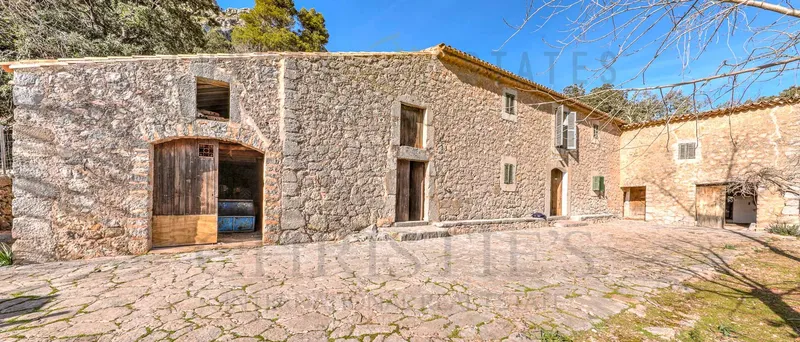 Historic stone finca in Mallorca with panoramic sea views and hunting rights in Escorca — photo 3